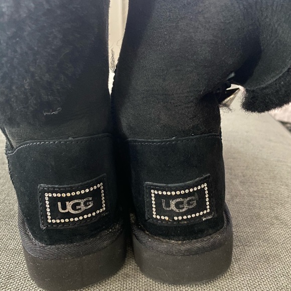 Girls UGG boots EUC - Picture 2 of 4